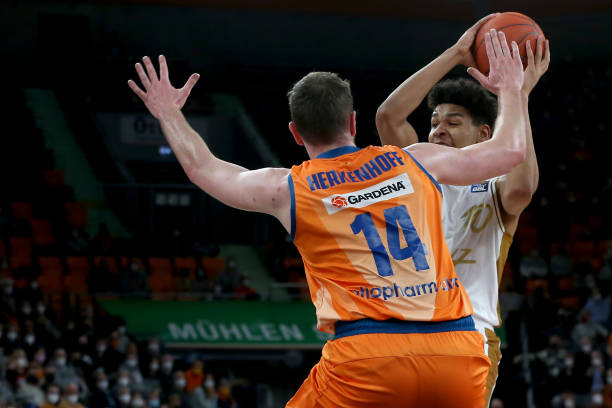 仅出战8分 仅出战8分